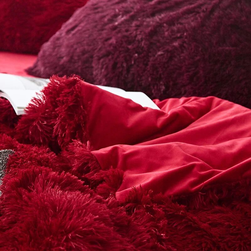 Parure De Lit Rouge Foncé à Poils Longs – Image 3