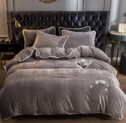 Parure De Lit Grise Contour Blanc