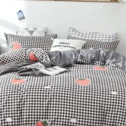 Parure De Lit Imprimé Carreaux Et Fraises